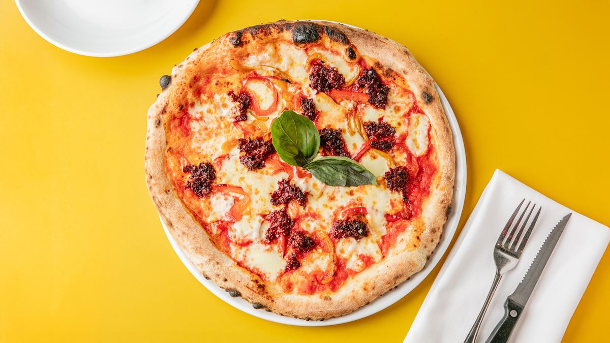 Nduja pizza with peppers and basil